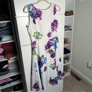 Beautiful White and Colorful Floral Patterned Sleeveless Midi Dress Size XL